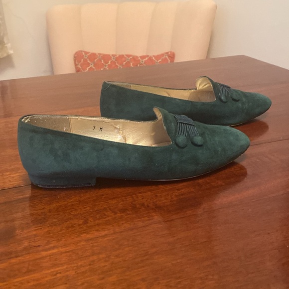Pappagallo Dark Green Suede Flats green trim & four buttons on top of toes 7M - Picture 4 of 6
